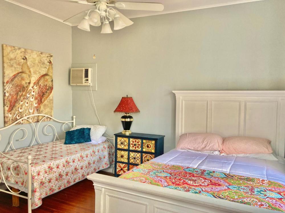 Triple Room with Shared Bathroom interior